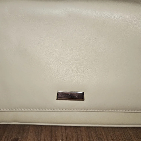 VINTAGE Genuine leather Fold over crossbody bag In Bone. - Picture 2 of 9